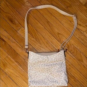Jen & Co Stylish Cream Leopard Print Crossbody Bag